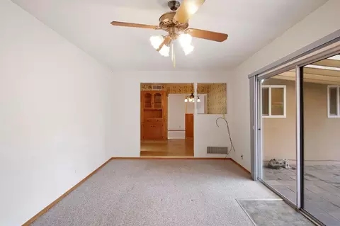 Living - 221 Bruce Ct, Modesto, CA 95350 photo 2 of 4