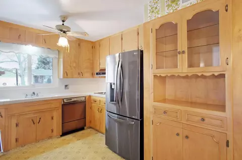 Kitchen - 221 Bruce Ct, Modesto, CA 95350 photo 3 of 4