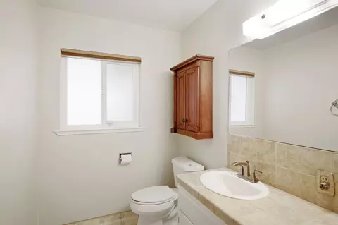 Bath - 221 Bruce Ct, Modesto, CA 95350 photo 1 of 3
