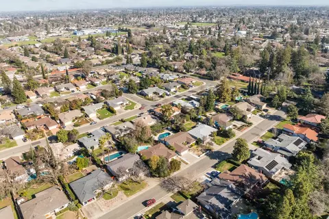 View/Area - 6439 Rolling Way, Carmichael, CA 95608 photo 2 of 4