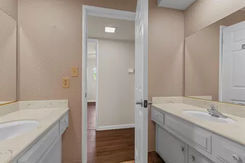 Bath - 6439 Rolling Way, Carmichael, CA 95608 photo 3 of 7