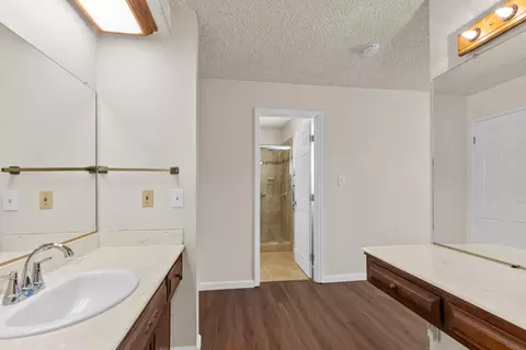 Bath - 6439 Rolling Way, Carmichael, CA 95608 photo 4 of 7