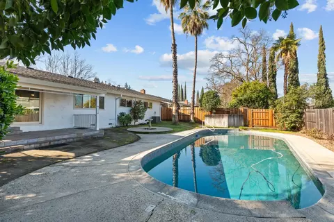 Exterior - 6439 Rolling Way, Carmichael, CA 95608 photo 2 of 10