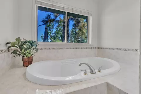 Bath - 19665 Eagle Ridge Rd, Foresthill, CA 95631 photo 1 of 2
