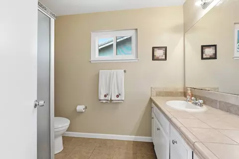 Bath - 1520 Mable Ave, Modesto, CA 95355 photo 2 of 3