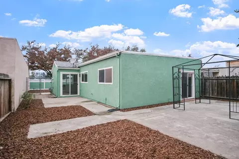 Exterior - 2728 Park Pl, Modesto, CA 95350 photo 7 of 9