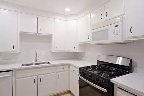 Kitchen - 2728 Park Pl, Modesto, CA 95350 photo 3 of 3
