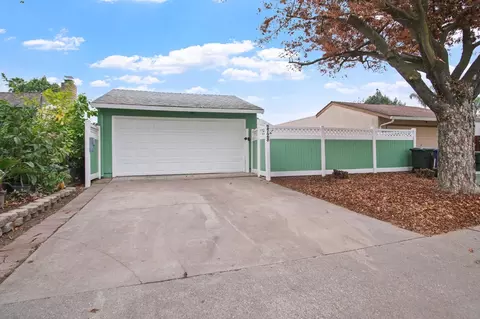 Exterior - 2728 Park Pl, Modesto, CA 95350 photo 2 of 9