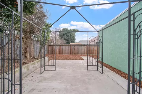 Exterior - 2728 Park Pl, Modesto, CA 95350 photo 5 of 9