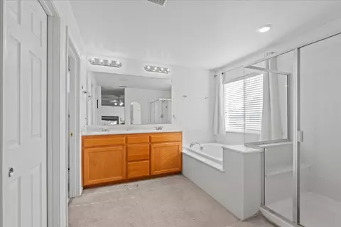 Bath - 1314 Sutter Creek Ct, Patterson, CA 95363 photo 2 of 4