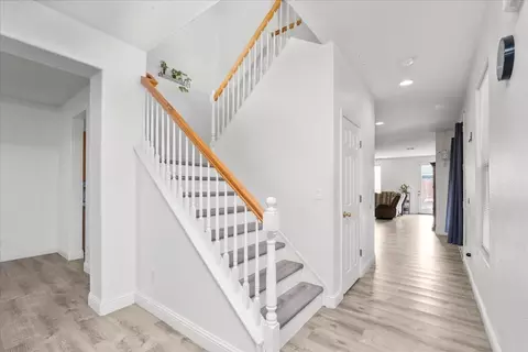 Entry Way - 1314 Sutter Creek Ct, Patterson, CA 95363 photo 7 of 10