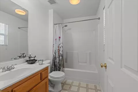 Bath - 1314 Sutter Creek Ct, Patterson, CA 95363 photo 4 of 4