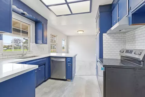 Kitchen - 13400 Hibbard Rd, Lodi, CA 95240 photo 3 of 3