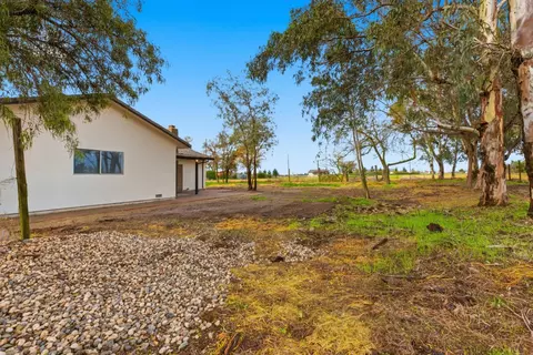 Exterior - 13400 Hibbard Rd, Lodi, CA 95240 photo 8 of 9