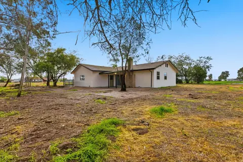 Exterior - 13400 Hibbard Rd, Lodi, CA 95240 photo 7 of 9