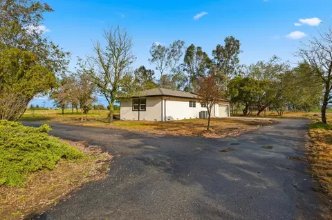 Exterior - 13400 Hibbard Rd, Lodi, CA 95240 photo 5 of 9