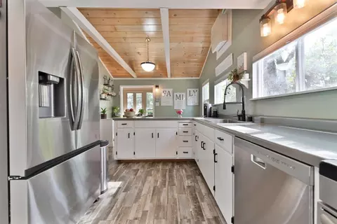 Kitchen - 18371 S Sugar Pine Dr, Pine Grove, CA 95665 photo 3 of 5