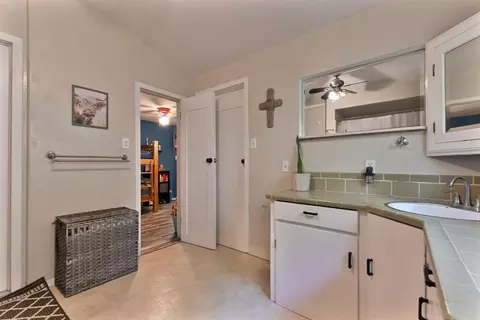 Bath - 18371 S Sugar Pine Dr, Pine Grove, CA 95665 photo 3 of 3