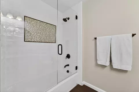 Bath - 6008 Equestrian Ter, Rocklin, CA 95677 photo 5 of 7
