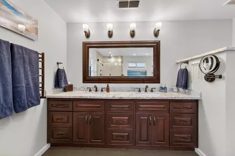 Bath - 6008 Equestrian Ter, Rocklin, CA 95677 photo 3 of 7