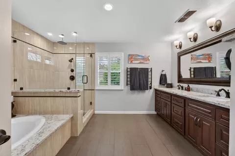 Bath - 6008 Equestrian Ter, Rocklin, CA 95677 photo 2 of 7
