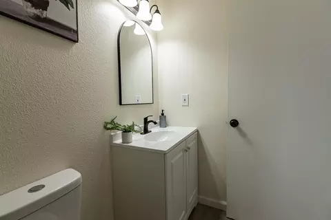 Bath - 2935 Holly Dr, Tracy, CA 95376 photo 4 of 4