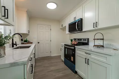 Kitchen - 2935 Holly Dr, Tracy, CA 95376 photo 1 of 2