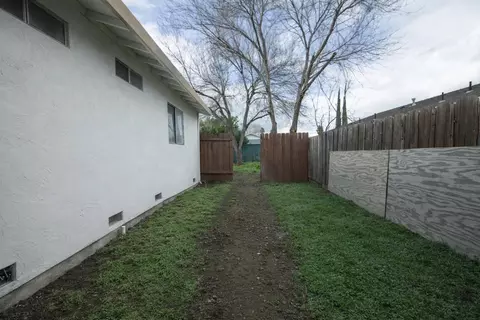 Exterior - 2935 Holly Dr, Tracy, CA 95376 photo 5 of 7