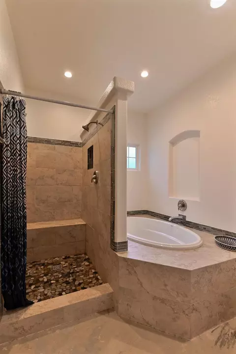 Bath - 20235 E Clinton Rd, Jackson, CA 95642 photo 5 of 13