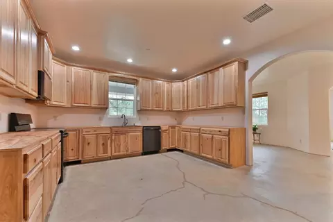 Kitchen - 20235 E Clinton Rd, Jackson, CA 95642 photo 4 of 4