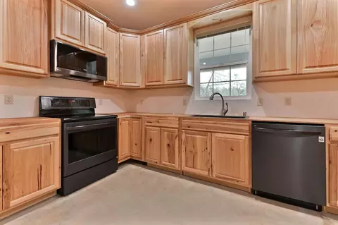 Kitchen - 20235 E Clinton Rd, Jackson, CA 95642 photo 1 of 4