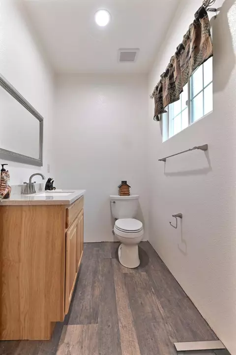 Bath - 20235 E Clinton Rd, Jackson, CA 95642 photo 2 of 13