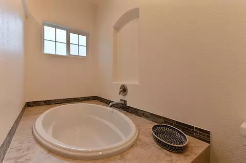 Bath - 20235 E Clinton Rd, Jackson, CA 95642 photo 3 of 13