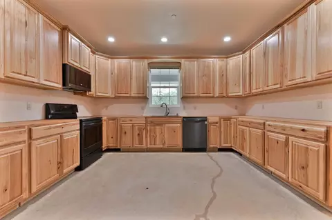 Kitchen - 20235 E Clinton Rd, Jackson, CA 95642 photo 3 of 4