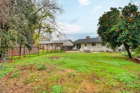 Exterior - 7018 Middlecoff Way, Sacramento, CA 95822 photo 8 of 15