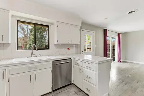 Kitchen - 7018 Middlecoff Way, Sacramento, CA 95822 photo 7 of 8