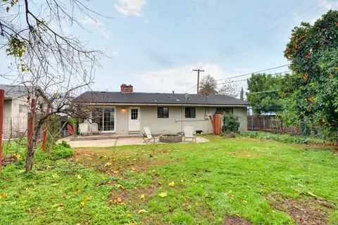 Exterior - 7018 Middlecoff Way, Sacramento, CA 95822 photo 9 of 15