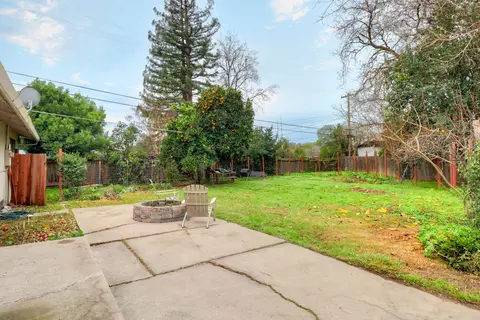 Exterior - 7018 Middlecoff Way, Sacramento, CA 95822 photo 7 of 15