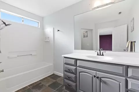Bath - 3904 Creedmoor Ave, Modesto, CA 95357 photo 2 of 3