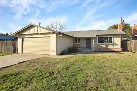 711 E Banbury Dr, Stockton, CA 95207