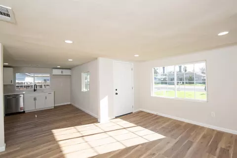 Living - 521 Imperial Ave, Modesto, CA 95358 photo 2 of 7