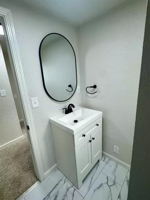 Bath - 521 Imperial Ave, Modesto, CA 95358 photo 7 of 7