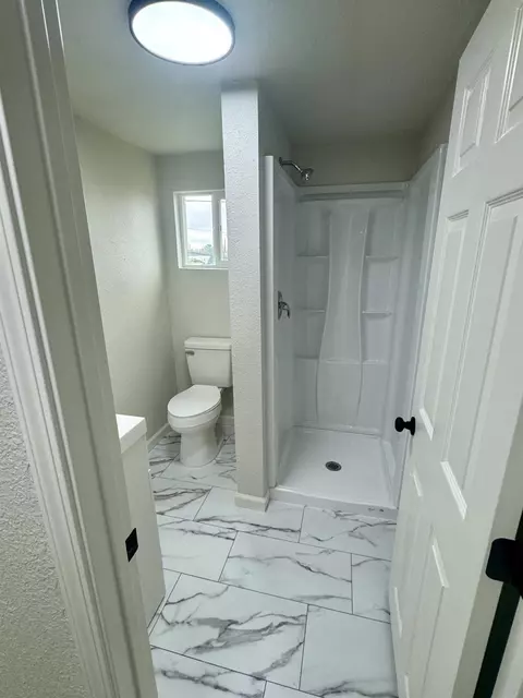 Bath - 521 Imperial Ave, Modesto, CA 95358 photo 6 of 7