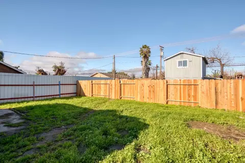 Exterior - 521 Imperial Ave, Modesto, CA 95358 photo 4 of 10