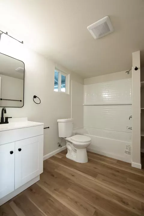 Bath - 521 Imperial Ave, Modesto, CA 95358 photo 1 of 7