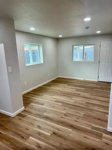 Living - 521 Imperial Ave, Modesto, CA 95358 photo 6 of 7
