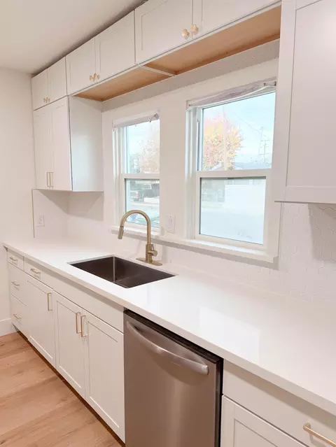 Kitchen - 900 Trinity Ave, Chowchilla, CA 93610 photo 2 of 2