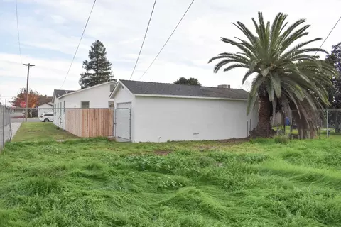 Exterior - 900 Trinity Ave, Chowchilla, CA 93610 photo 4 of 5