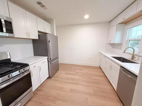 Kitchen - 900 Trinity Ave, Chowchilla, CA 93610 photo 1 of 2