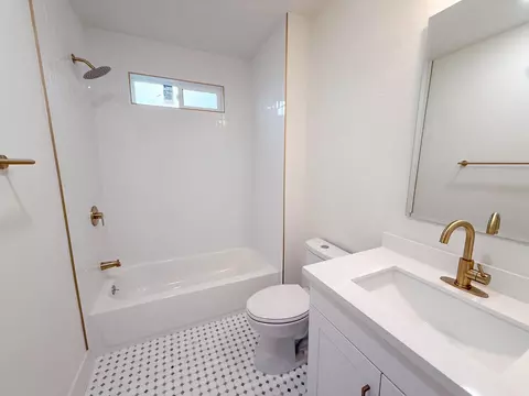 Bath - 900 Trinity Ave, Chowchilla, CA 93610 photo 1 of 1